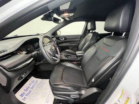 Used 2023 Jeep Compass Trailhawk image 4