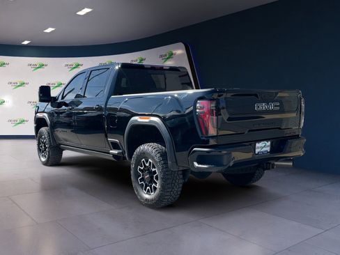 Used 2025 GMC Sierra 2500 AT4X image 4