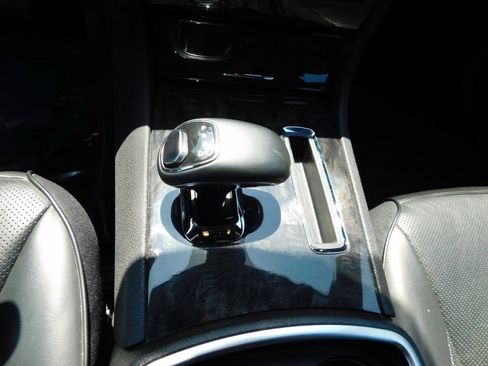 Used 2013 Chrysler 300 C RWD image 14
