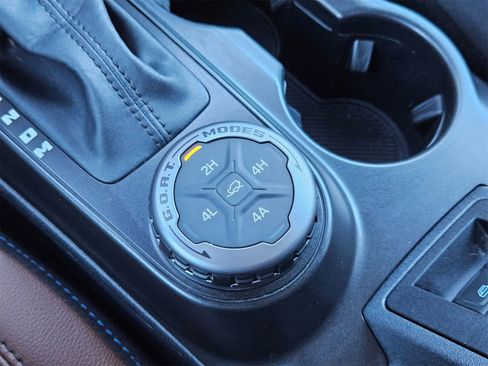 Certified 2022 Ford Bronco Outer Banks w/ Sasquatch Package image 16