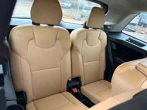 Used 2016 Volvo XC90 T6 Momentum image 19