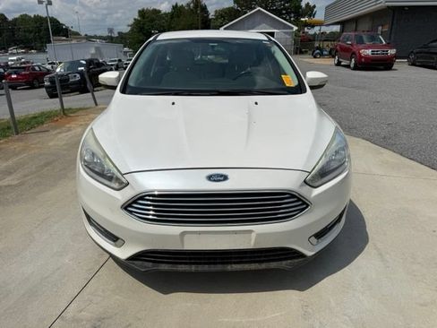 Used 2016 Ford Focus Titanium FWD image 3
