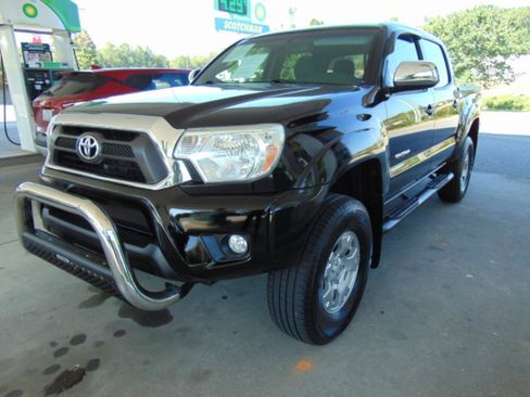 Used 2014 Toyota Tacoma 4x4 Double Cab w/ TRD Off-Road Package image 16