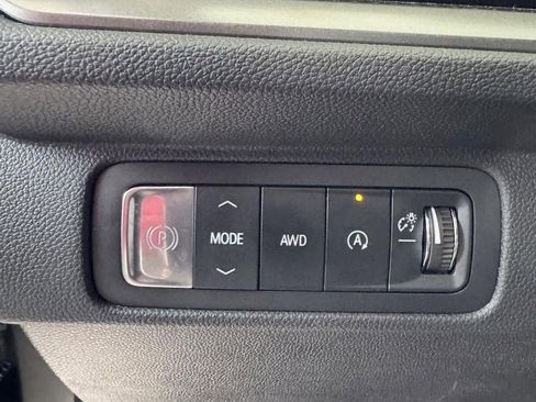 Used 2024 Chevrolet Traverse LT AWD/4WD image 14