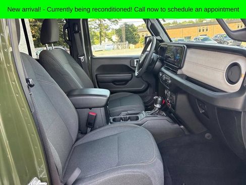 Used 2024 Jeep Wrangler Unlimited AWD/4WD image 12
