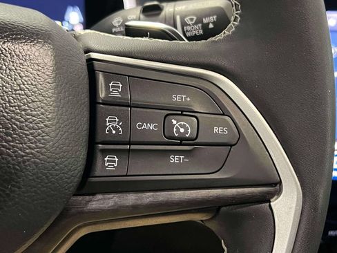 Used 2023 Jeep Grand Cherokee L Limited AWD/4WD image 24