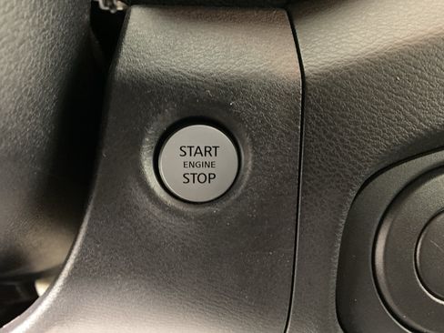 Used 2022 Nissan Frontier SV w/ Technology Package RWD image 16