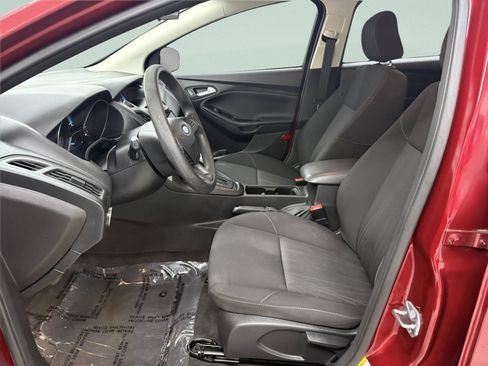 Used 2017 Ford Focus SE FWD image 12