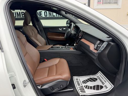 Used 2023 Volvo XC60 B5 Plus AWD/4WD image 18