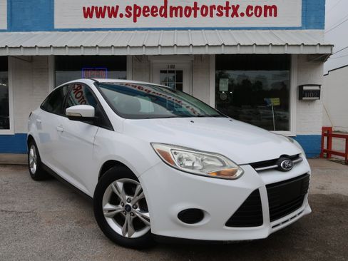 Used 2013 Ford Focus SE FWD image 2