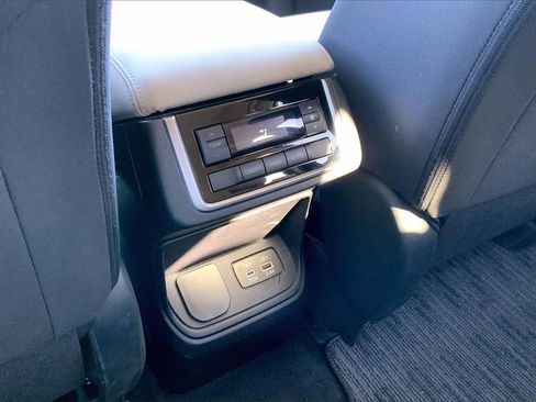 Used 2023 Subaru Ascent Premium w/ Convenience Package image 10