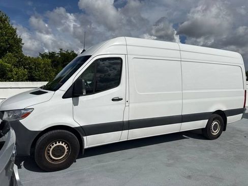 Used 2023 Mercedes-Benz Sprinter 2500 w/ Dashboard Charging Package image 1