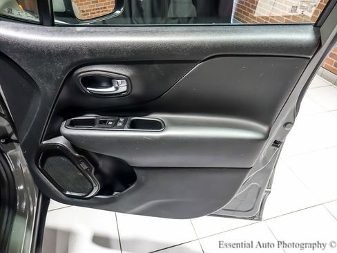 Used 2020 Jeep Renegade Altitude FWD image 26