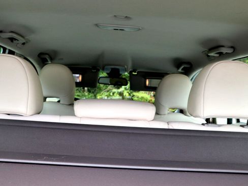 Used 2011 Volvo V50 T5 image 8