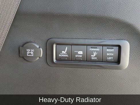 Used 2024 Chrysler Pacifica Pinnacle w/ Trailer Tow Group image 16