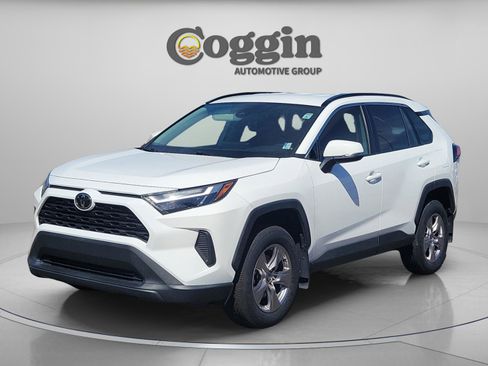 Used 2022 Toyota RAV4 XLE image 1