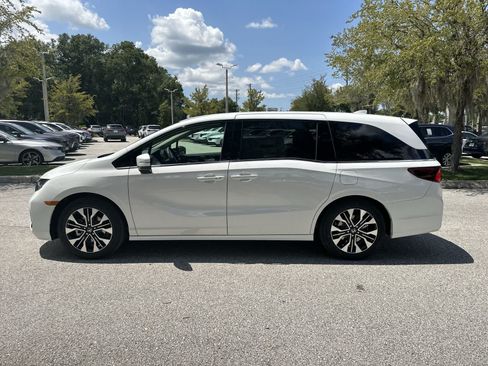 New 2026 Honda Odyssey Elite image 3