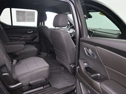 Used 2023 Chevrolet Traverse LT FWD image 12