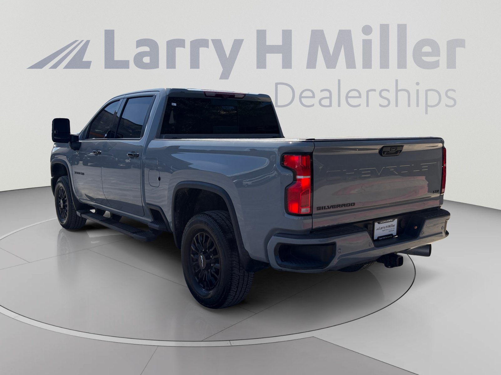 Used 2024 Chevrolet Silverado 3500 LTZ w/ LTZ Plus Package AWD/4WD image 3