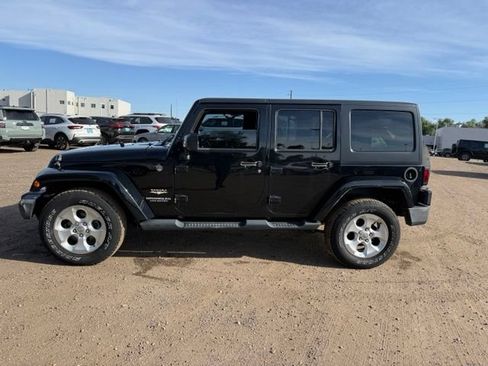 Used 2015 Jeep Wrangler Unlimited Sahara w/ Connectivity Group AWD/4WD image 2
