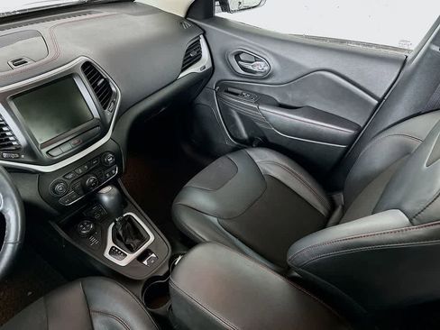 Used 2015 Jeep Cherokee Trailhawk w/ Comfort/Convenience Group image 11