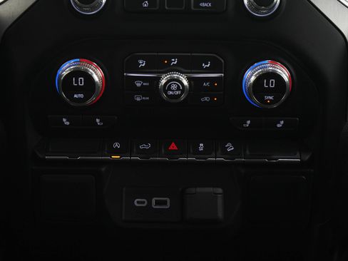 Used 2021 GMC Sierra 1500 SLE w/ X31 Off-Road Package AWD/4WD image 19