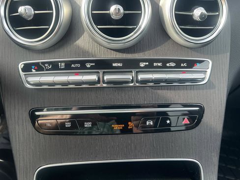 Used 2022 Mercedes-Benz GLC 300 4MATIC image 25