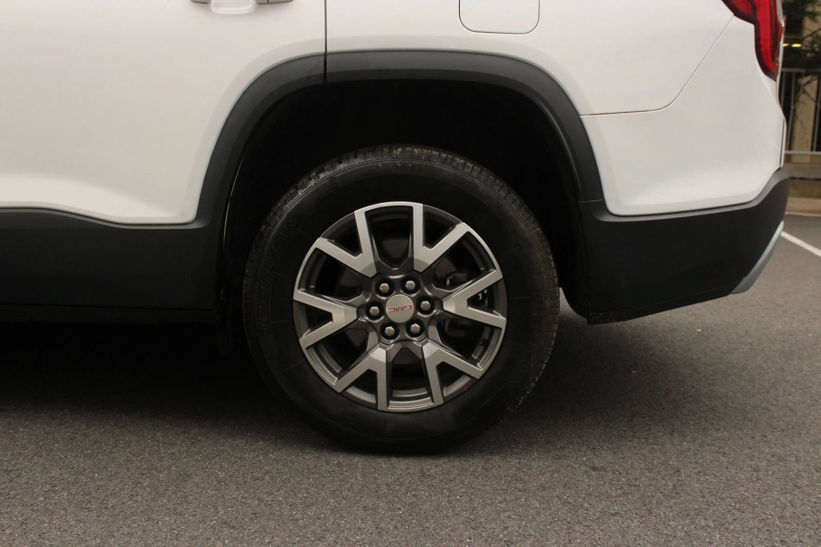Used 2020 GMC Acadia SLE w/ Driver Convenience Package FWD image 10