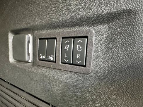 Used 2023 Chevrolet Tahoe Premier RWD image 39