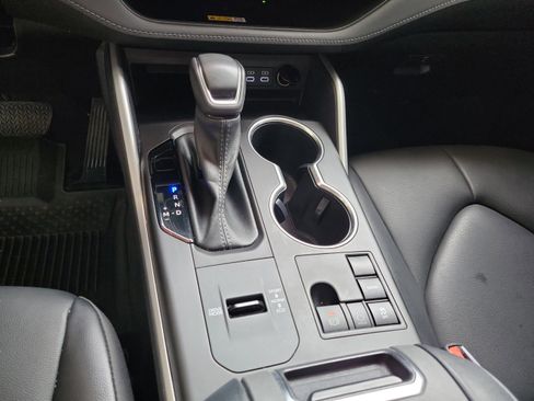 Certified 2023 Toyota Highlander XLE image 19