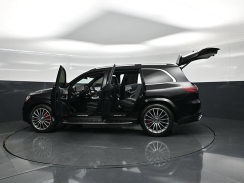 Used 2025 Mercedes-Benz GLS 63 AMG 4MATIC image 31