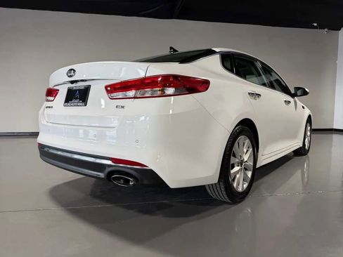 Used 2018 Kia Optima EX w/ Technology Package FWD image 4