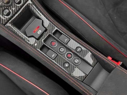 Used 2015 McLaren 650S Spider image 20