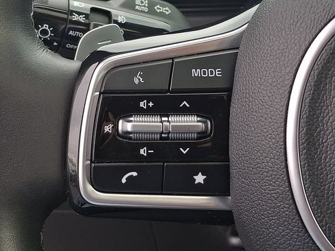 Certified 2025 Kia Carnival SX Prestige FWD image 18