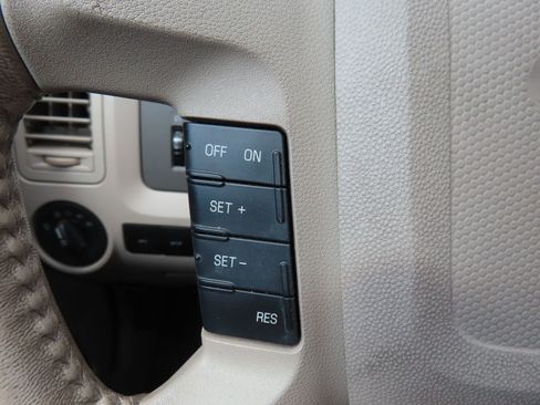 Used 2010 Ford Escape XLT FWD image 14
