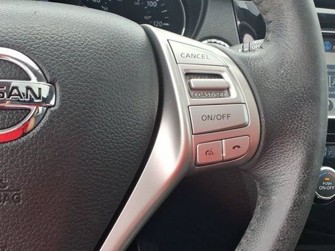 Used 2016 Nissan Rogue SL w/ SL Premium Package FWD image 17
