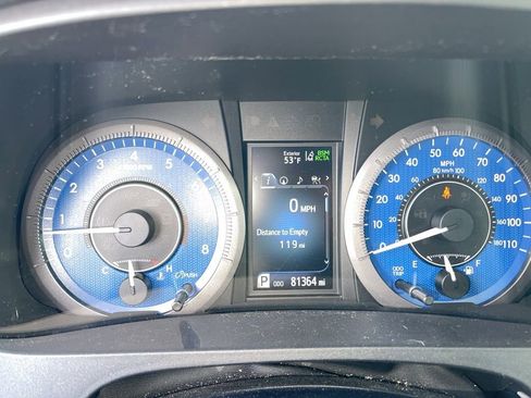 Used 2020 Toyota Sienna XLE w/ XLE Navigation Package FWD image 8