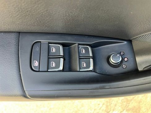 Used 2018 Audi Q3 2.0T Premium w/ Convenience Package image 29