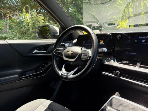 Used 2025 Chevrolet Equinox LT FWD image 34