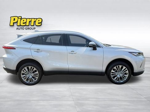 Used 2024 Toyota Venza XLE AWD/4WD image 3