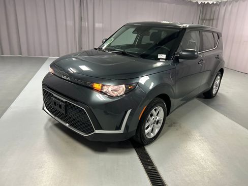 Used 2025 Kia Soul LX w/ LX Technology Package FWD image 3