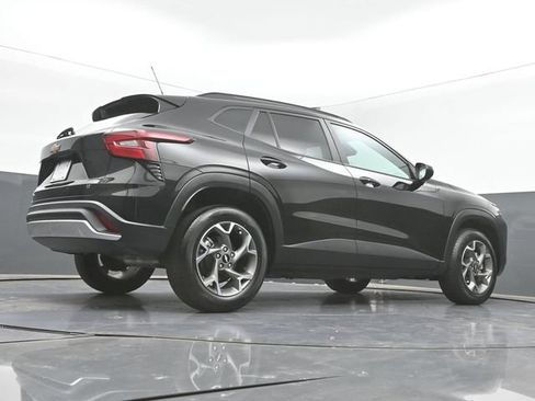 Used 2025 Chevrolet Trax LT w/ LT Convenience Package FWD image 43