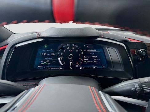 Used 2025 Chevrolet Corvette Z06 RWD image 13
