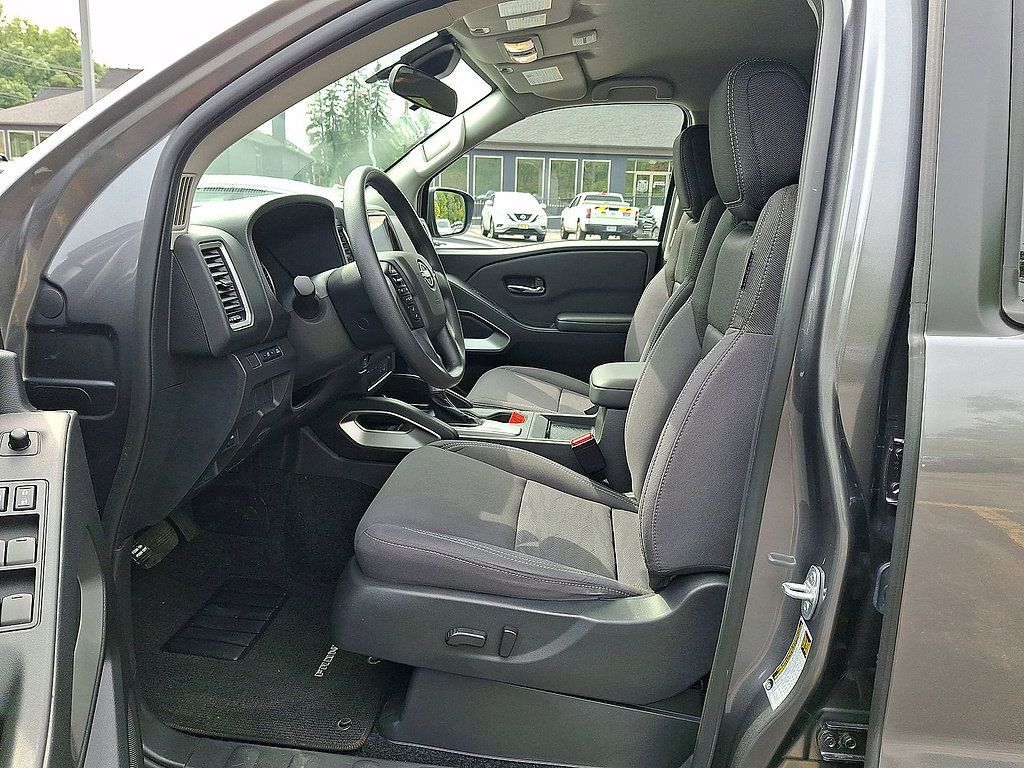 Used 2024 Nissan Frontier SV AWD/4WD image 3