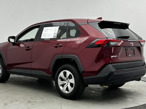 Used 2022 Toyota RAV4 LE image 5