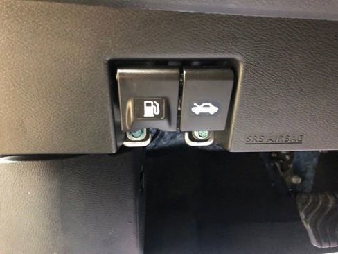 Used 2019 Nissan Kicks SV FWD image 30