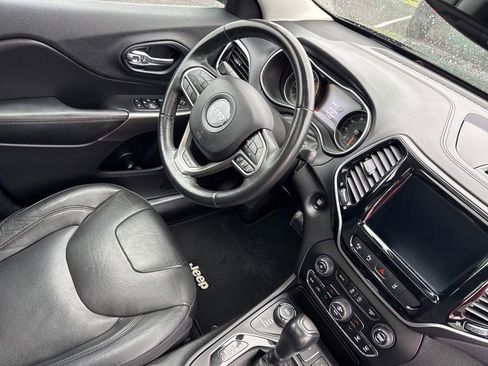 Used 2019 Jeep Cherokee Limited w/ Technology Group AWD/4WD image 28