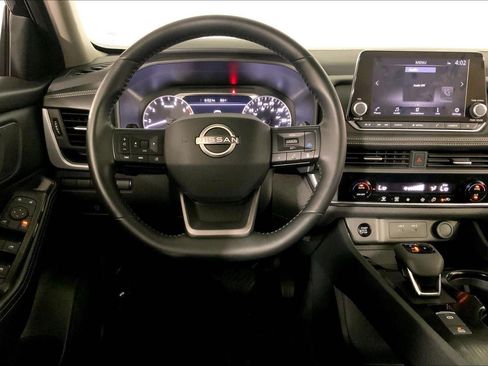 Used 2025 Nissan Rogue SV AWD/4WD image 5
