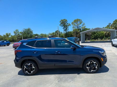 Certified 2025 Kia Seltos EX AWD/4WD image 9