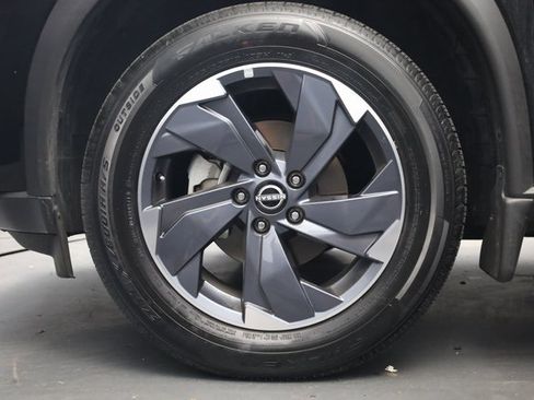 Used 2023 Nissan Rogue SV image 8